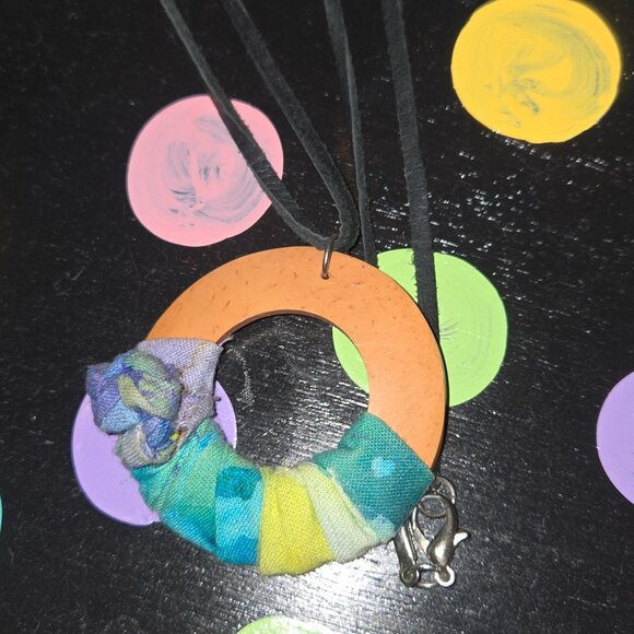 Matching necklace and earrings - Picture 3 of 3